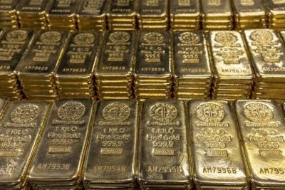 金の店頭販売価格、初の1万8000円　1グラム当たり、過去最高を更新