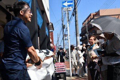 米騒動で閉店の米穀店が再開　「待っていたよ」の声に社長は目潤ませ