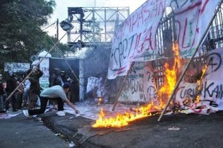 全土１０７カ所で抗議デモ　インドネシア沈静化に奔走