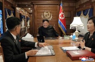 金正恩氏、６年半ぶり訪中　専用列車で国境通過