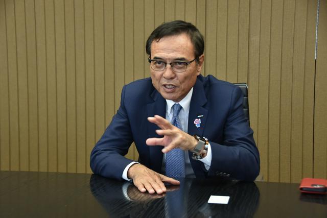 新浪氏の自宅を麻薬取締法違反容疑で家宅捜索　違法薬物は見つからず