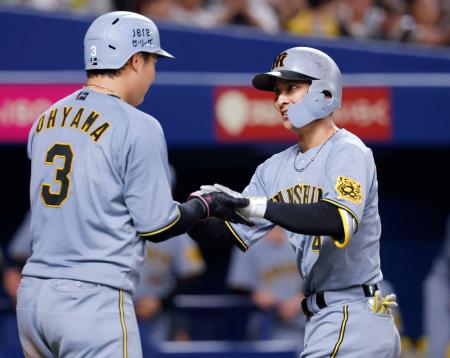 中３―５神（２日）　阪神が三回に２発、３連勝
