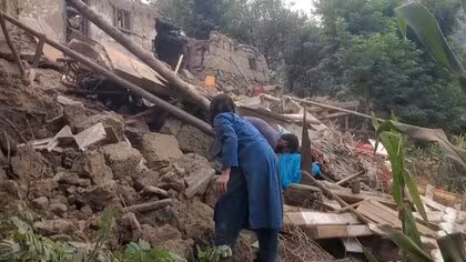 アフガニスタン東部地震の死者800人超　「村の95％破壊」救助活動難航　タリバン支配で救助や支援の遅れに懸念