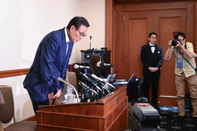 新浪剛史氏「申し訳ない。深く反省」　サントリーHD会長辞任で