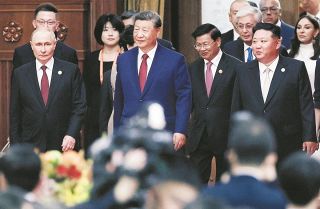 習近平氏「人類運命共同体」で世界をリードに意欲　抗日戦勝80年行事、プーチン氏・金正恩と並んで観覧