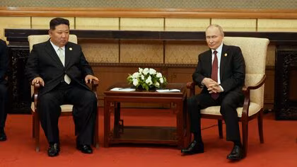 プーチン大統領と金正恩総書記が訪問先の中国で会談…軍事的協力を背景とした蜜月ぶりをアピール