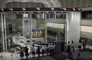 東証、午前終値4万2456円　米ハイテク株高を好感