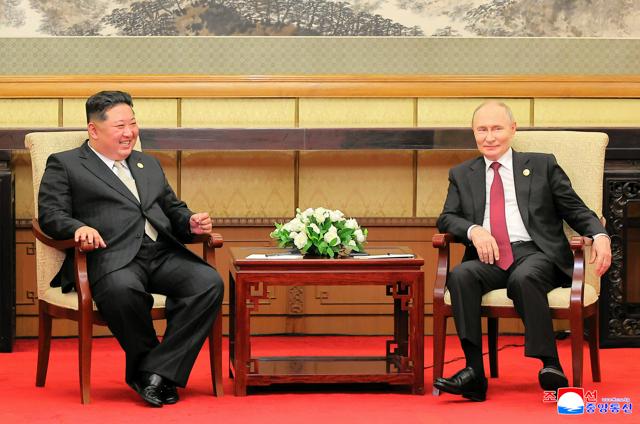 ロ朝首脳「展望的な協力議論」　北京での会談を朝鮮中央通信が報道