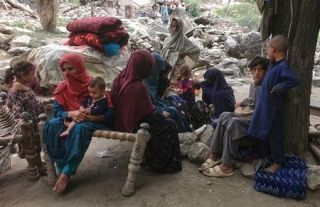 地震死者２２００人超える　アフガン、捜索で多数発見