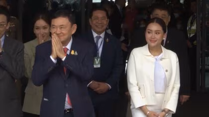 「国外逃亡か？」タイのタクシン元首相が自家用ジェット機で出国　次女が首相失職で政治的窮地も本人は「8日までにタイに戻るつもり」
