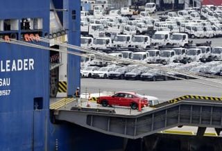 米、日本車関税15％に下げ　大統領令署名、特例措置明記