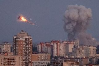 ウクライナ政府庁舎へ初の攻撃　無人機８１０機、一晩で最多