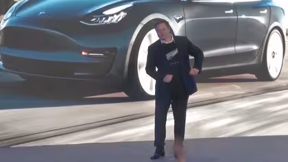 テスラ社がイーロン・マスクCEOに約147兆円の報酬案を提示…今後10年間の業績次第で　アメリカ