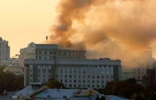 ウクライナ政府庁舎で火災　ロシア軍の無人機破片落下で