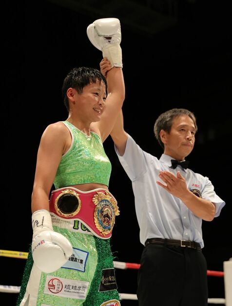 沖縄署警察官の王者・池本、KOで初防衛　プロボクシング女子Lフライ級