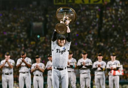 藤川監督、来季へ強い意欲　１年目で王座奪還