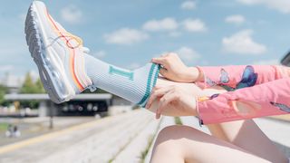 【靴下輸出額】2024年は27億円で過去最高　機能性ある商品が増加