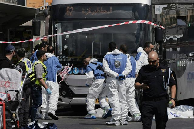 エルサレム近郊で銃撃、17人死傷　容疑者2人は射殺　ハマスは称賛