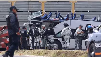 メキシコで列車と2階建てバスが衝突、少なくとも10人死亡61人負傷
