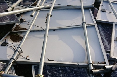 太陽光発電の保険料高騰、20年度比で平均2倍に　災害や盗難相次ぎ