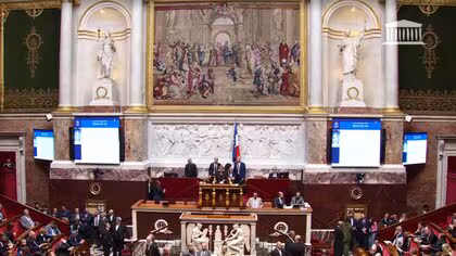 フランス議会 バイル内閣への信任否決　9カ月で総辞職へ