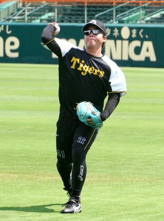 優勝一夜明け「眠たい」　阪神、村上らが練習