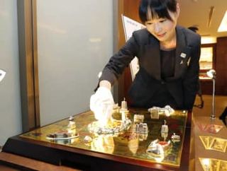 金価格、初の1万9千円超　過去最高値を更新