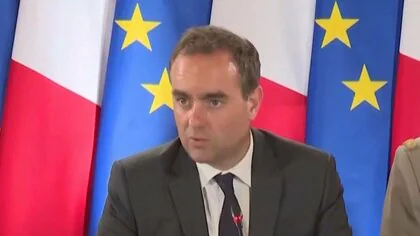 フランス新首相にマクロン大統領側近のセバスチャン・ルコルニュ国防相（39）を指名　地元メディア「大統領の忠実な腹心」と報じる