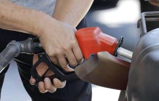 ガソリン174円80銭　4週ぶり値上がり