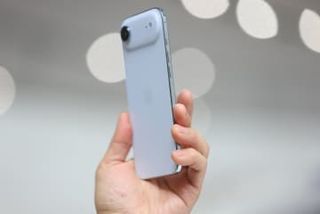 最薄アイフォーン「エア」　米アップル発表、19日発売