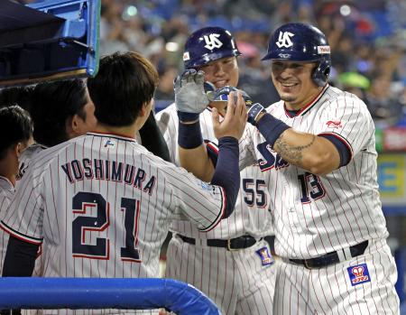 ヤ６―５中（１１日）　オスナの満塁本塁打で逆転
