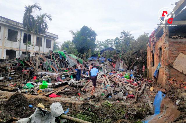 ミャンマー西部で国軍が空爆、高校生ら18人死亡　学生寮で就寝中か