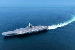 中国空母、南シナ海で訓練　「福建」近く就役か