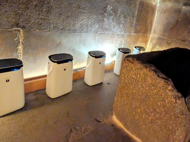 クフ王のピラミッドにシャープの空気清浄機　目指すは「3大制覇」