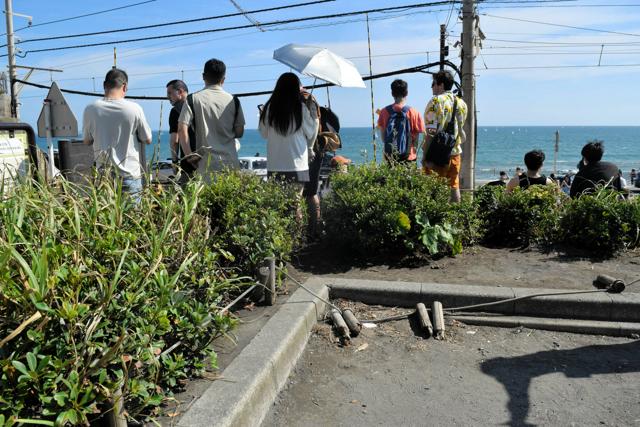「無秩序状態」の混雑解消へ　スラムダンク聖地の踏切に撮影コーナー
