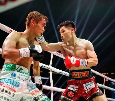 松本が負傷判定で新王者　ボクシングのトリプル世界戦