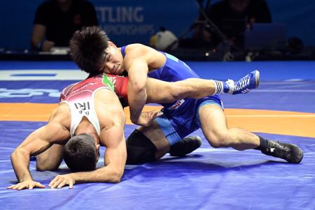世界レスリング高橋海大が決勝へ　自身初のメダル獲得を確定