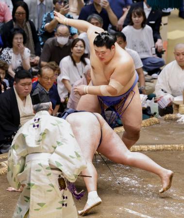 横綱、大関陣はそろって２連勝　大関とりの若隆景が初白星