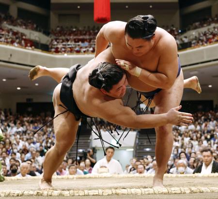 大の里、豊昇龍の両横綱が３連勝　琴桜初黒星、若隆景は２敗目