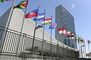 国連、職員１９％削減を発表　２６８０人、予算は１５％減
