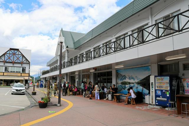 深夜の花火など迷惑行為に罰金　観光客増の長野・白馬村が条例制定へ