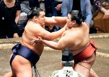 豊昇龍が５連勝、単独トップ　大の里、連敗回避で４勝目