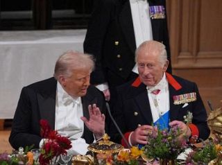 ゴルフ好きをジョークに　英国王、トランプ氏歓迎で