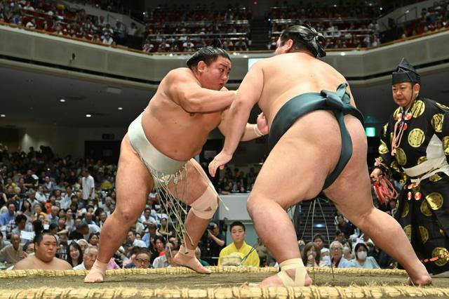 父の反対を押し切って角界入り　新入幕の日翔志が幕内初白星をつかむ