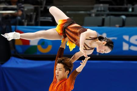 長岡柚奈、森口澄士組は４位発進　フィギュア五輪予選が開幕