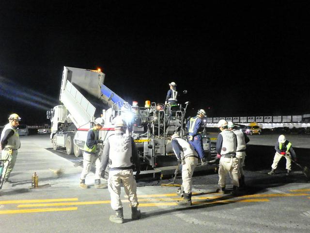 成田空港の誘導路に「わだち」　猛暑で路面が軟化、航空機立ち往生も
