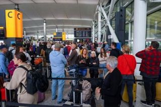 欧州の主要空港でシステム障害　混乱発生、サイバー攻撃か