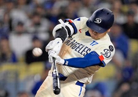 大谷、２戦連発の５３号ソロ　菅野９敗目、吉田は２安打