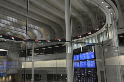 日経平均、4万5493円で再び史上最高値更新　米株高が波及
