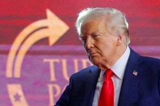 大統領令で極左運動をテロ指定へ　米政権、言論の自由に懸念も